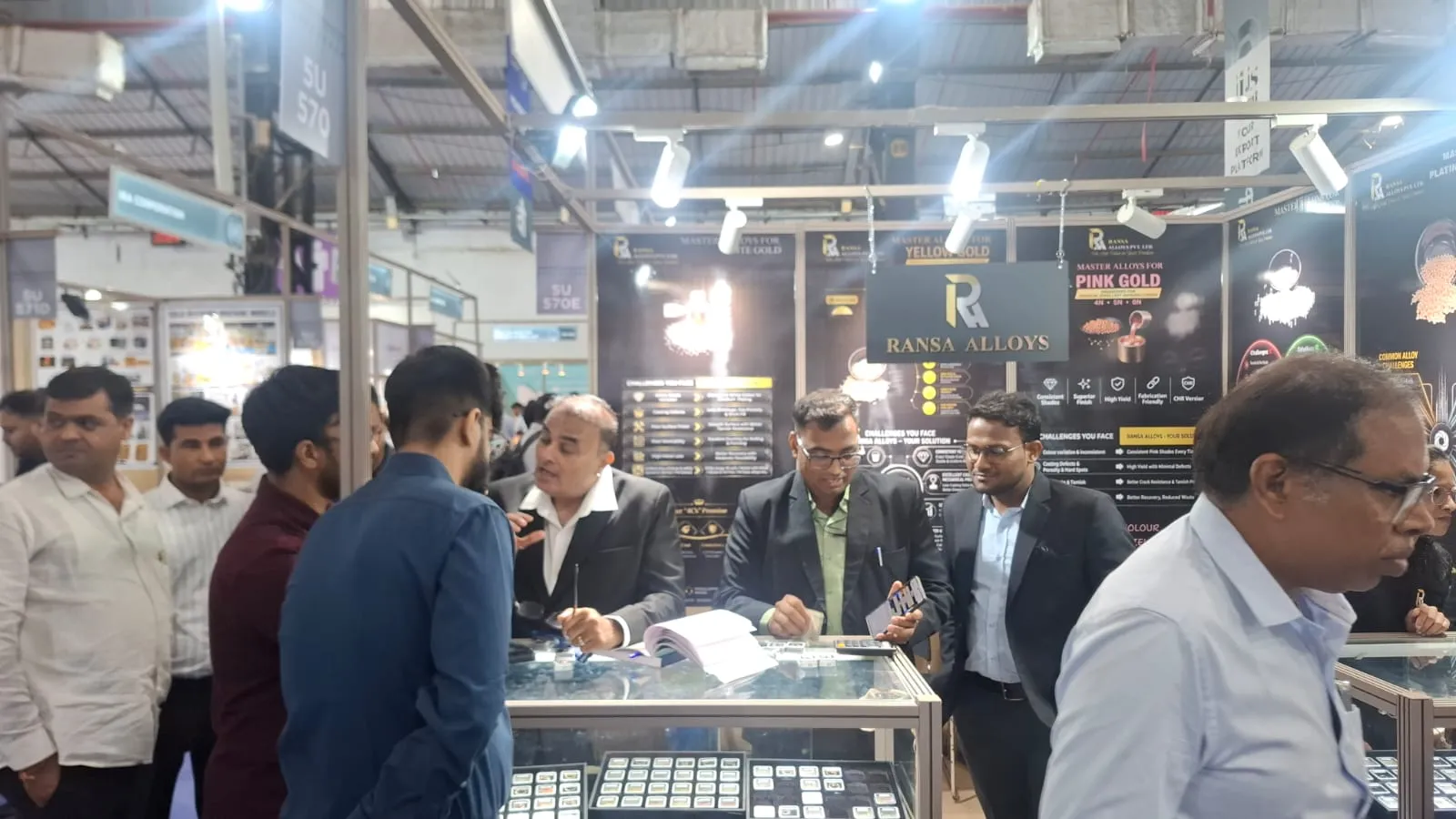 Ransa Alloys team interacting with visitors at IIJS Premiere 2026